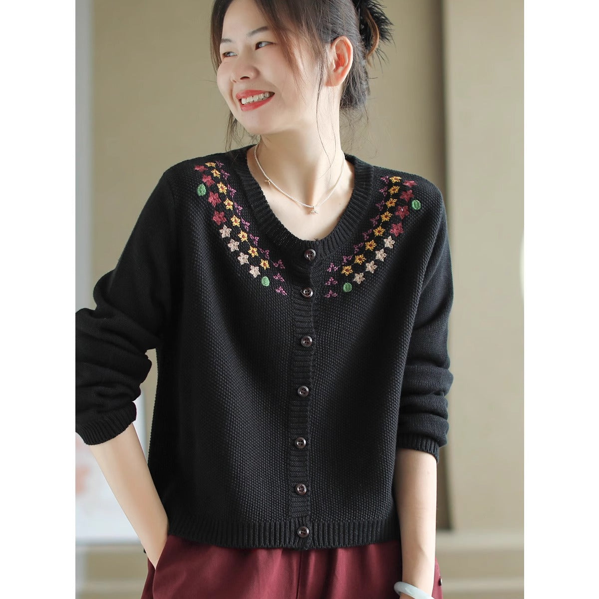 Womens Retro Embroidered Crew-Neck Long-Sleeve Top