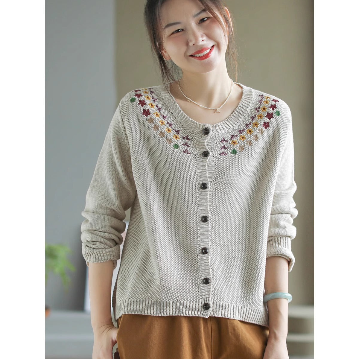 Womens Retro Embroidered Crew-Neck Long-Sleeve Top